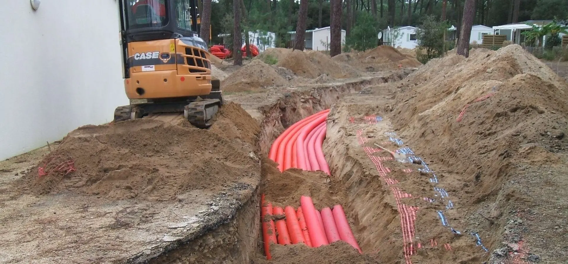 Réalisation de travaux d'assainissement par l'entreprise STTP, entreprise de travaux publics à Talmont Saint Hilaire